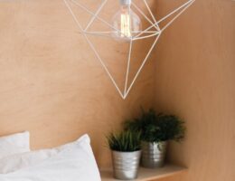 Loftlampe i soveværelse: vælg den perfekte belysning til dit hvileområde