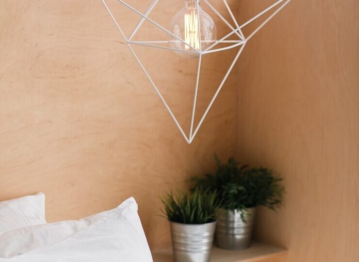 Loftlampe i soveværelse: vælg den perfekte belysning til dit hvileområde