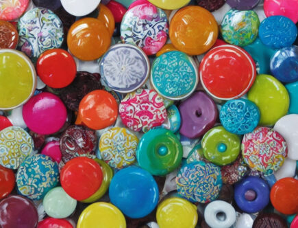 De nyeste trends inden for møbelgreb: Farverige og unikke designs