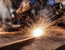 Få den perfekte overfladebehandling med en båndsliber