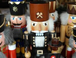 Nøddeknækkerens mange anvendelsesmuligheder: Fra nødder til dekoration