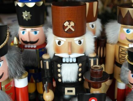 Nøddeknækkerens mange anvendelsesmuligheder: Fra nødder til dekoration