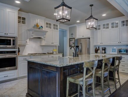 Opgrader dit interiør med et Muubs glasvitrineskab