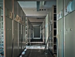 Sådan undgår du rod på kontoret: Tips og tricks til effektiv brug af arkivskabe og kartonmapper