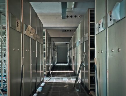 Sådan undgår du rod på kontoret: Tips og tricks til effektiv brug af arkivskabe og kartonmapper