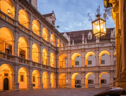 Hedvandsrensning til terrassen - sådan får du den sommerklar på ingen tid