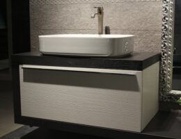 Fra kedeligt til trendy: Sådan forvandler du dit gamle badeværelsesskab