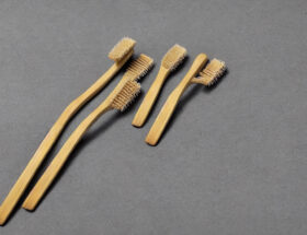 Hvordan man korrekt opbevarer sin bambustandbørste i tandbørsteholderen